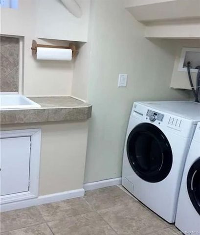 9 Castleton Court, Oceanside, NY 11572