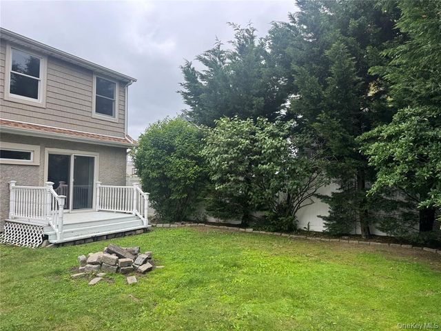 9 Castleton Court, Oceanside, NY 11572