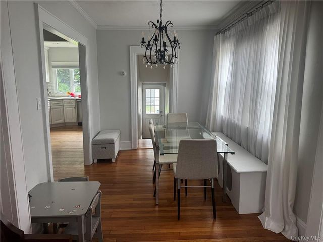 9 Castleton Court, Oceanside, NY 11572