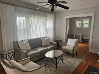 9 Castleton Court, Oceanside, NY 11572