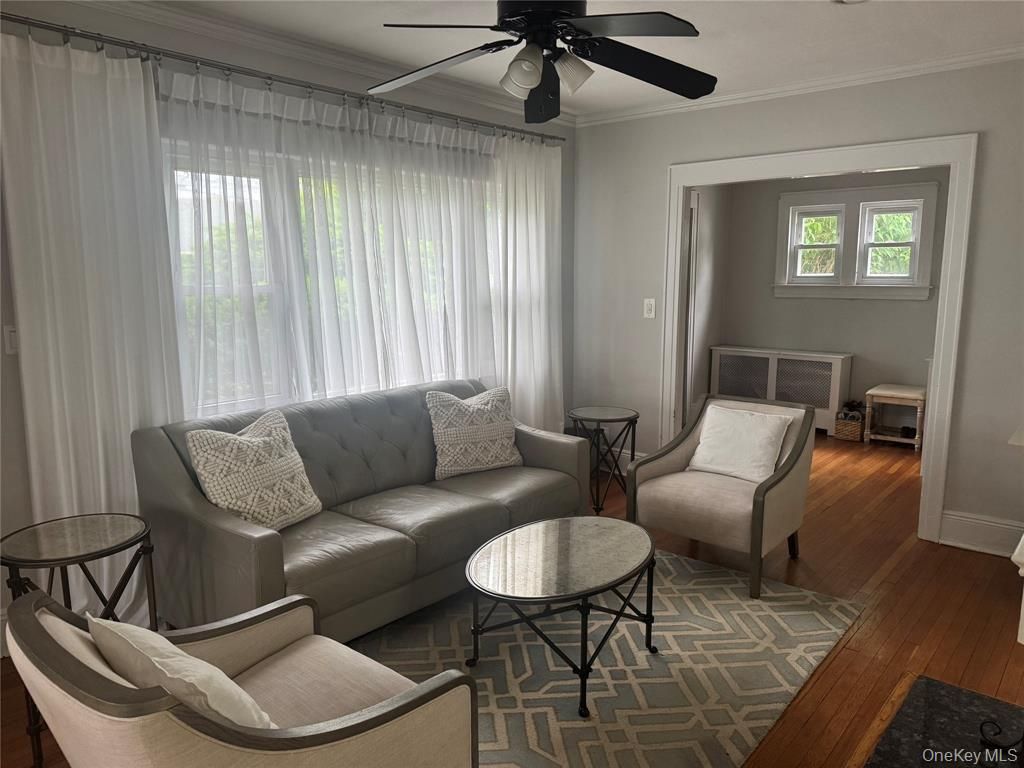 9 Castleton Court, Oceanside, NY 11572