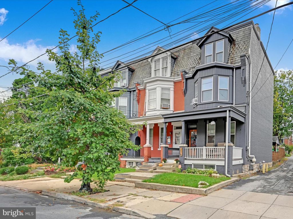 216 E CLAY ST, Lancaster, PA 17602