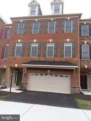 22595 WINDSOR LOCKS SQ, Ashburn, VA 20148