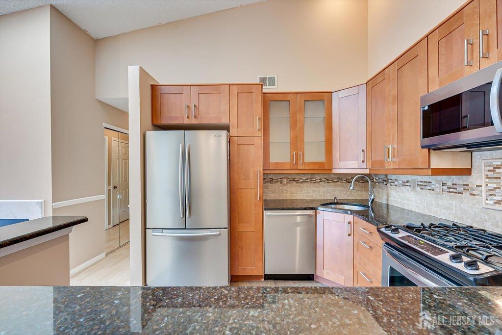 68 Clay Street, North Brunswick, NJ 08902