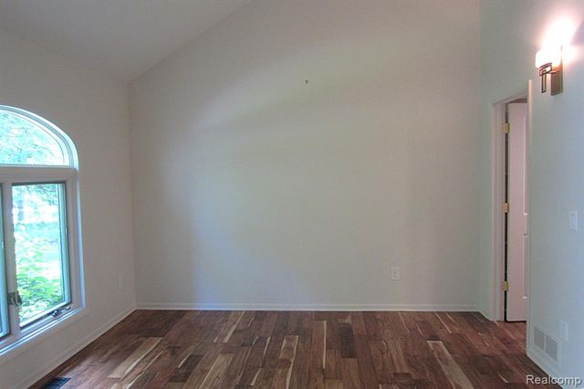 31115 Stafford St, Beverly Hills, MI 48025