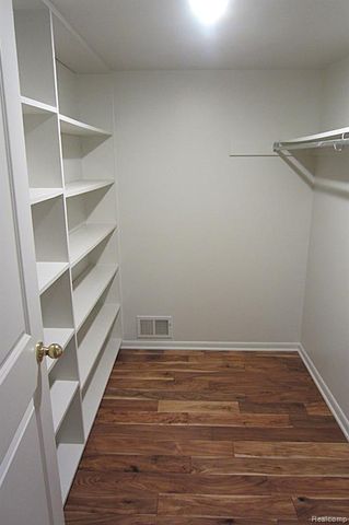 31115 Stafford St, Beverly Hills, MI 48025