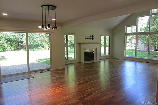 31115 Stafford St, Beverly Hills, MI 48025