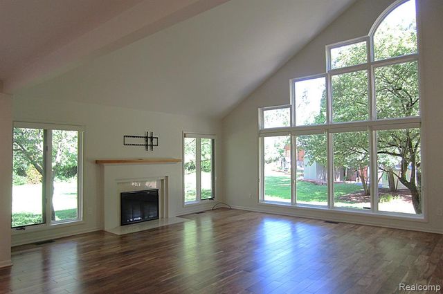 31115 Stafford St, Beverly Hills, MI 48025