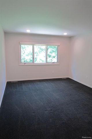31115 Stafford St, Beverly Hills, MI 48025