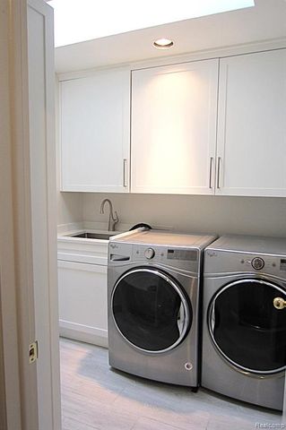 31115 Stafford St, Beverly Hills, MI 48025