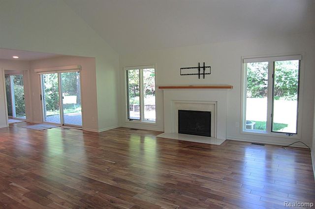 31115 Stafford St, Beverly Hills, MI 48025