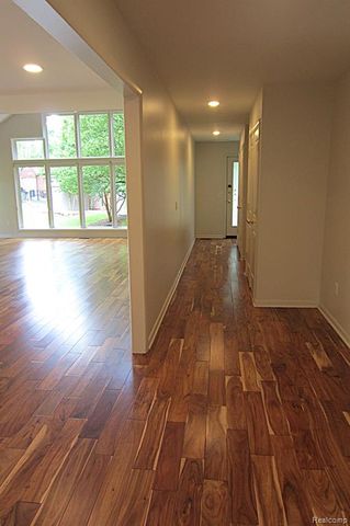 31115 Stafford St, Beverly Hills, MI 48025
