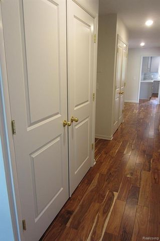 31115 Stafford St, Beverly Hills, MI 48025