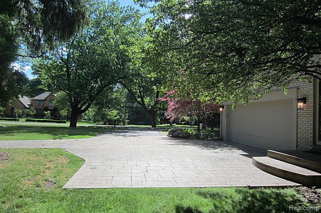 31115 Stafford St, Beverly Hills, MI 48025