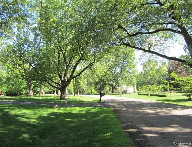 31115 Stafford St, Beverly Hills, MI 48025