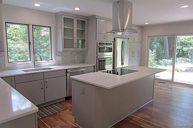 31115 Stafford St, Beverly Hills, MI 48025
