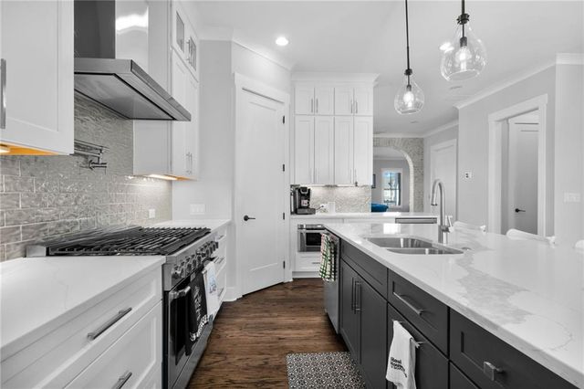 605 S Club Drive, Woodstock, GA 30188