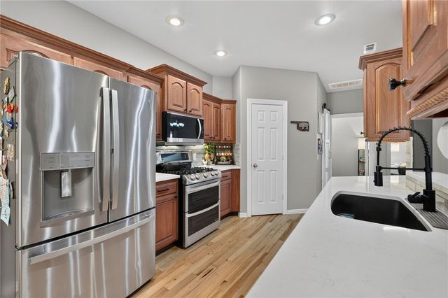 6 Burns Circle, Bella Vista, AR 72714