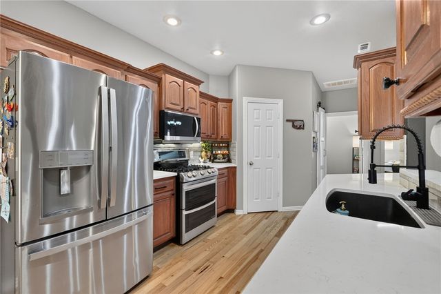 6 Burns Circle, Bella Vista, AR 72714