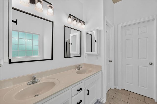 6 Burns Circle, Bella Vista, AR 72714