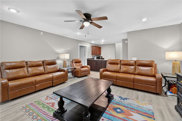 6 Burns Circle, Bella Vista, AR 72714