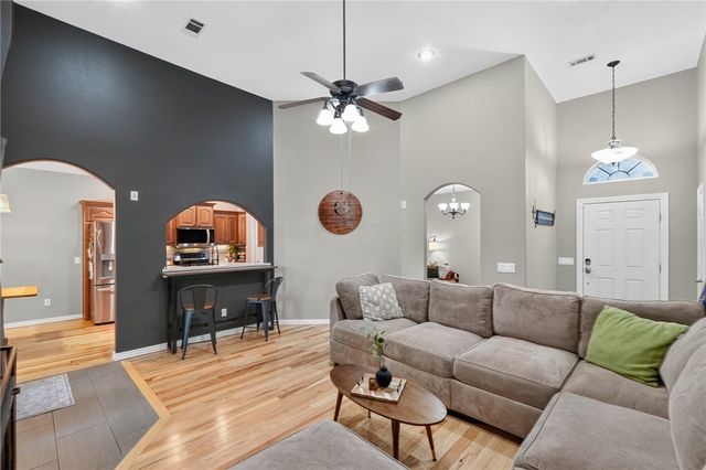6 Burns Circle, Bella Vista, AR 72714
