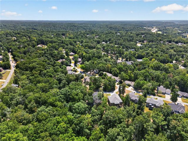 6 Burns Circle, Bella Vista, AR 72714