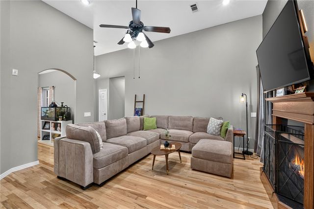 6 Burns Circle, Bella Vista, AR 72714