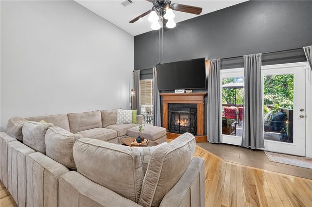 6 Burns Circle, Bella Vista, AR 72714