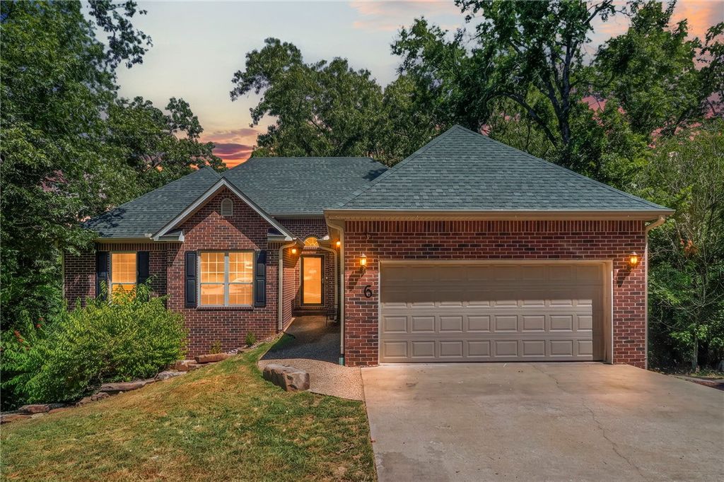 6 Burns Circle, Bella Vista, AR 72714