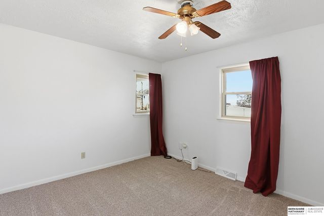 7634 Maple Street, Omaha, NE 68134