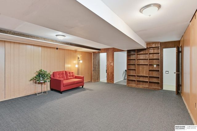 7634 Maple Street, Omaha, NE 68134