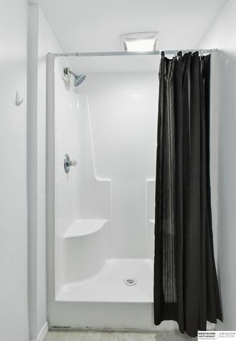 7634 Maple Street, Omaha, NE 68134