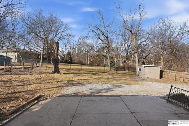 7634 Maple Street, Omaha, NE 68134