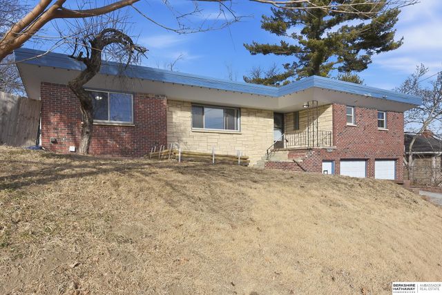 7634 Maple Street, Omaha, NE 68134