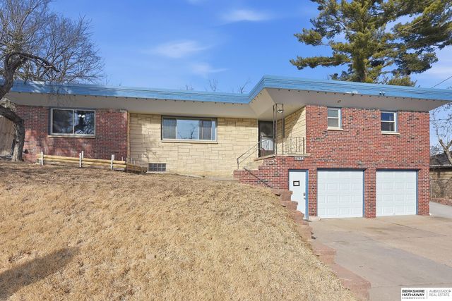 7634 Maple Street, Omaha, NE 68134