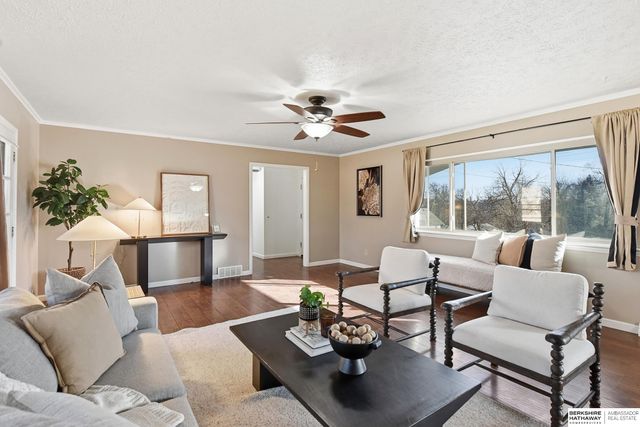 7634 Maple Street, Omaha, NE 68134