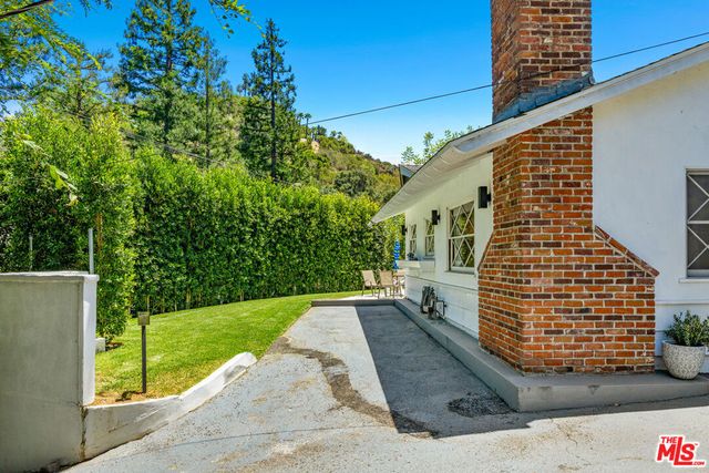 2485 Benedict Canyon Drive, Los Angeles, CA 90210
