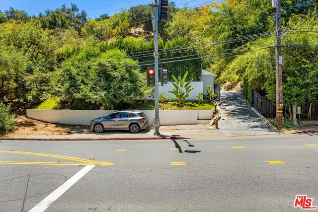 2485 Benedict Canyon Drive, Los Angeles, CA 90210