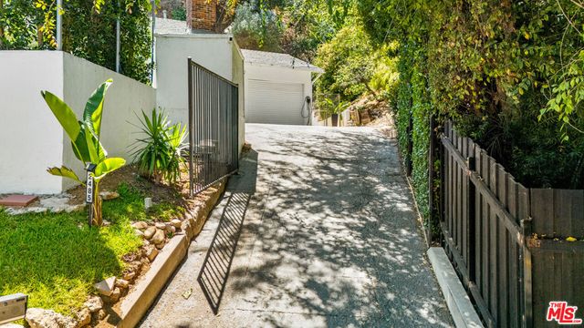 2485 Benedict Canyon Drive, Los Angeles, CA 90210