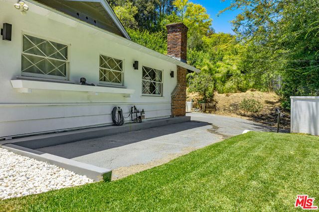 2485 Benedict Canyon Drive, Los Angeles, CA 90210