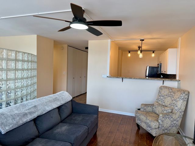 655 W Irving Park Road 905, Chicago, IL 60613