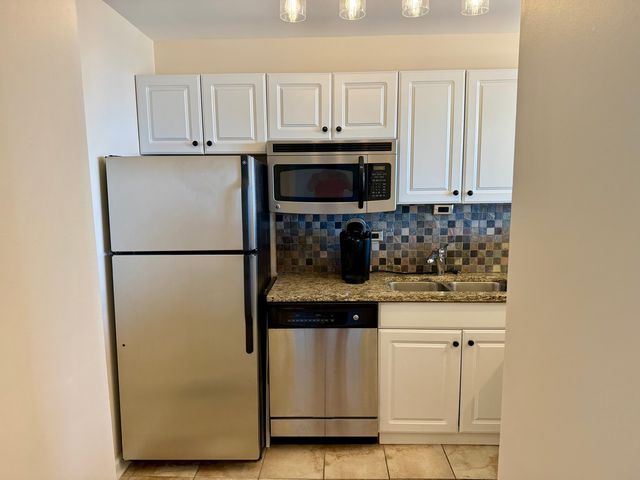 655 W Irving Park Road 905, Chicago, IL 60613