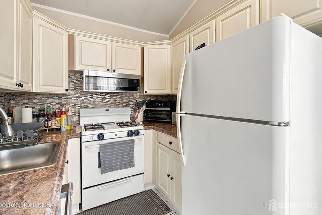 5 Rose Terrace, Hazlet, NJ 07734