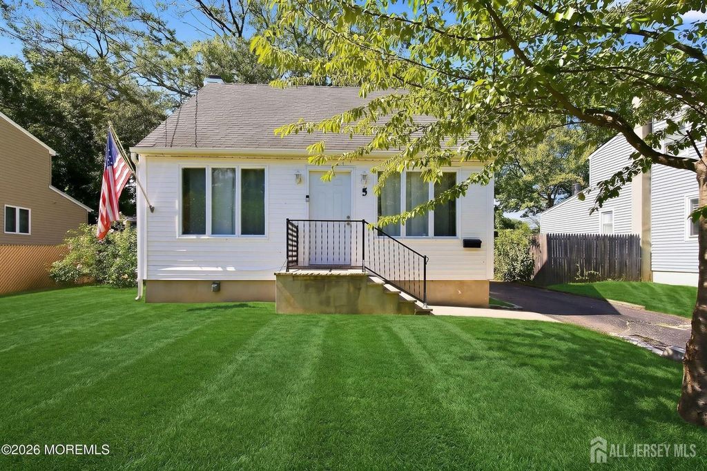 5 Rose Terrace, Hazlet, NJ 07734