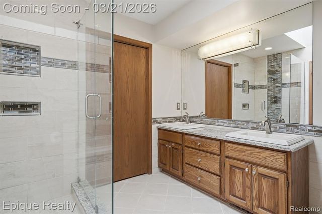 6607 Ridgeview Drive, Clarkston, MI 48346