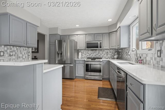 6607 Ridgeview Drive, Clarkston, MI 48346