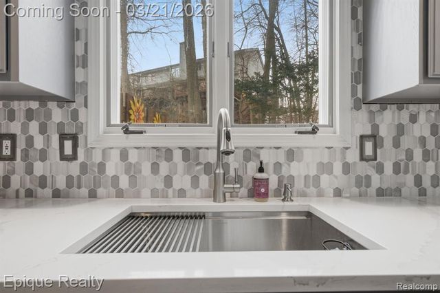 6607 Ridgeview Drive, Clarkston, MI 48346