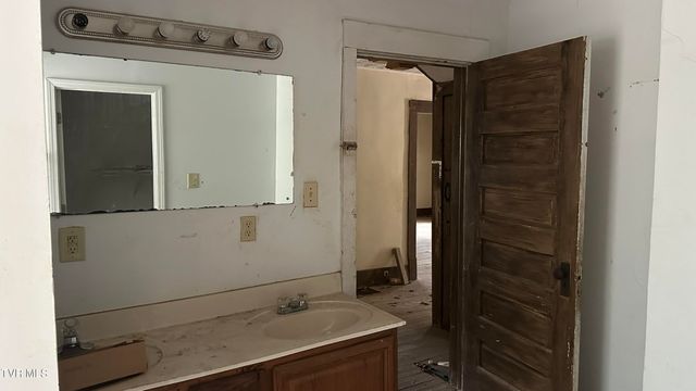 2459 Old State Route 34, Limestone, TN 37681