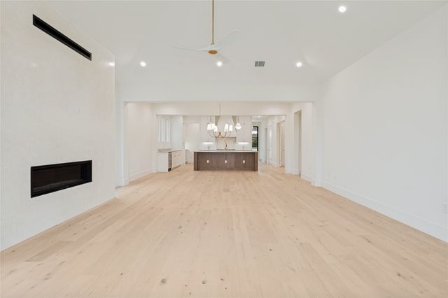350 N O Connor Ridge Boulevard 21, Irving, TX 75038
